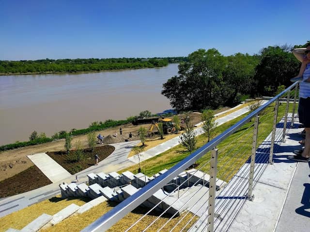 Riverside Park - Image 3