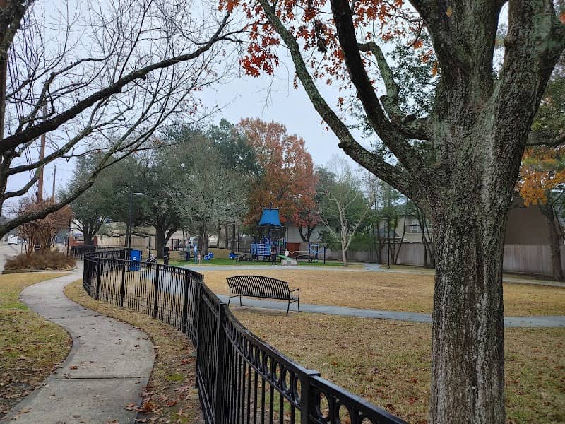 Huffington Park - Image 2