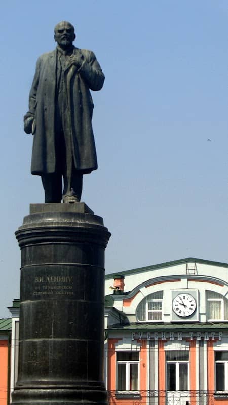 Pamyatnik V. I. Leninu - Image 1