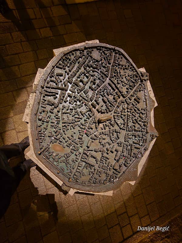 Bronzemodell der Nördlinger Altstadt - Image 1