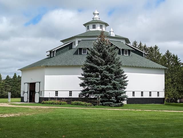 Thumb Octagon Barn & Agricultural Museum - Image 1