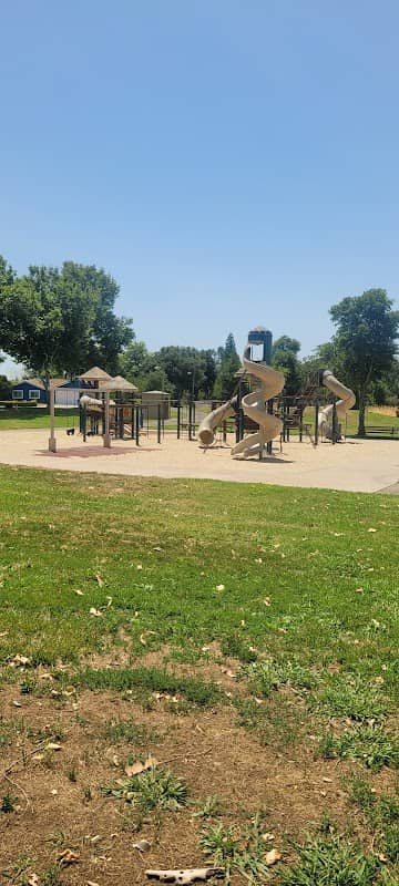 Emerald Vista Park - Image 1
