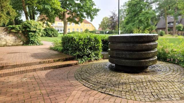 Großer Baumkuchen-Brunnen, Hilter (ca.1978) - Image 1