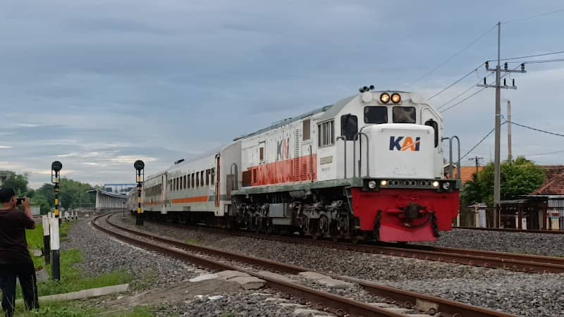 Spot Hunting Kereta Stasiun Tarik - Image 1