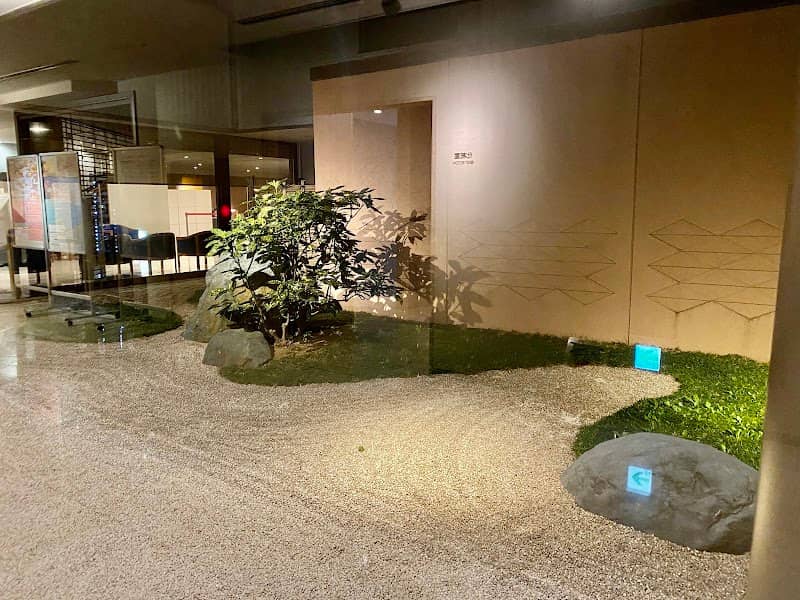 Atrium Garden - Image 1