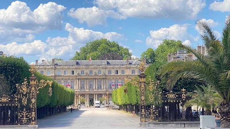 Government Palace - Palace Garden - Image 3