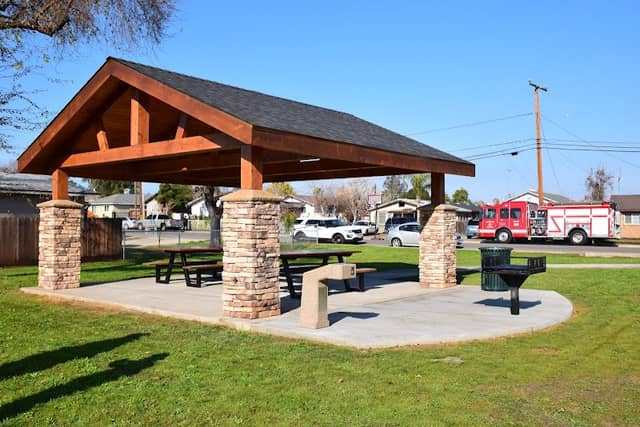 Alsumiri City Park - Image 1
