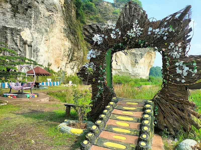 Wisata Goa Lalay Bogor Timur - Image 1