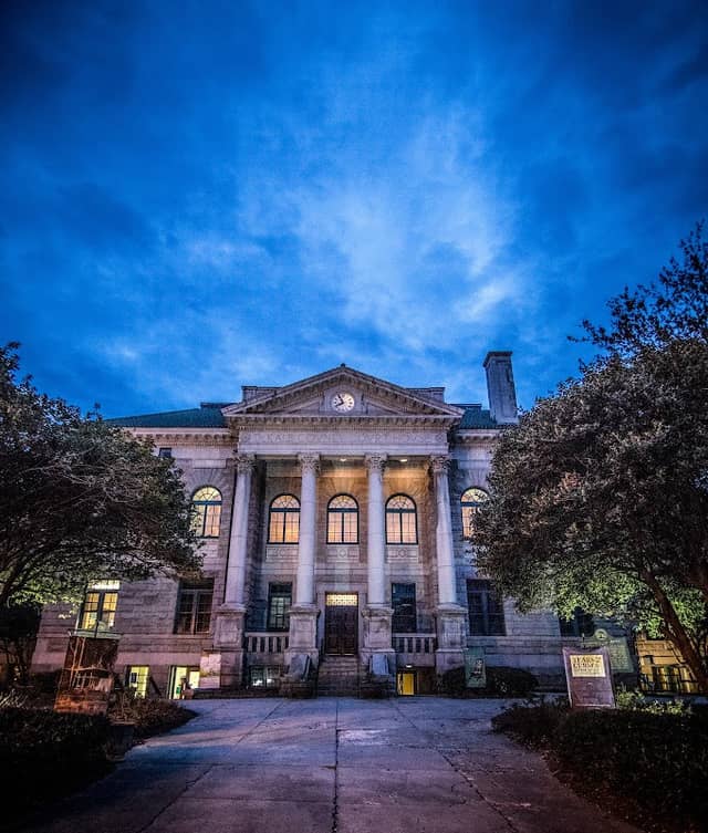 Historic DeKalb Courthouse - Image 1