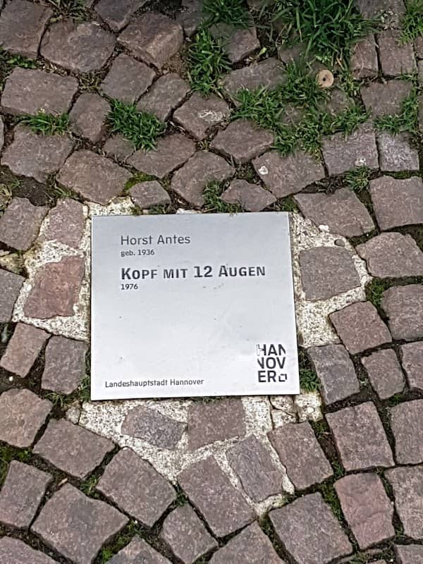 Skulptur "Kopf mit 12 Augen" - Image 2