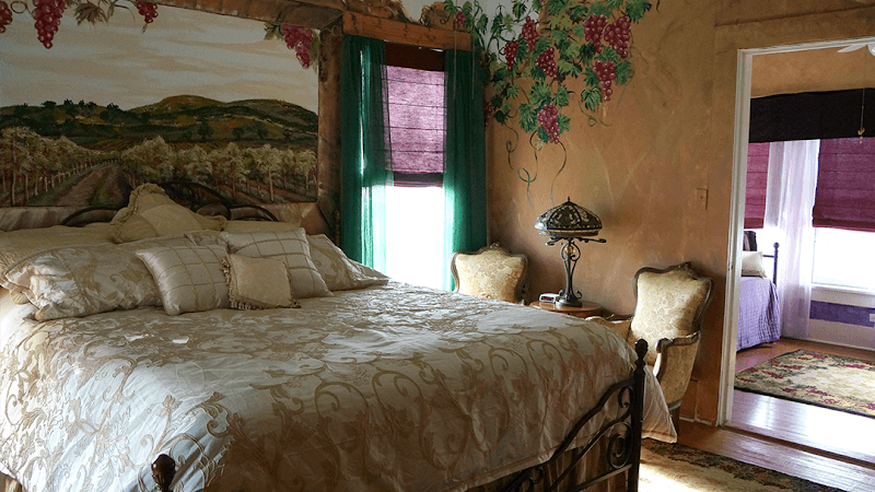 Aunt M's Illustrated Inn - Image 2