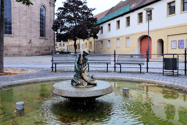 Fischerknabe mit Hecht - Image 3