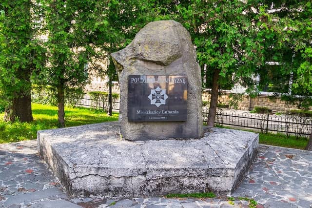Pomnik Poległym za Ojczyznę - Image 2