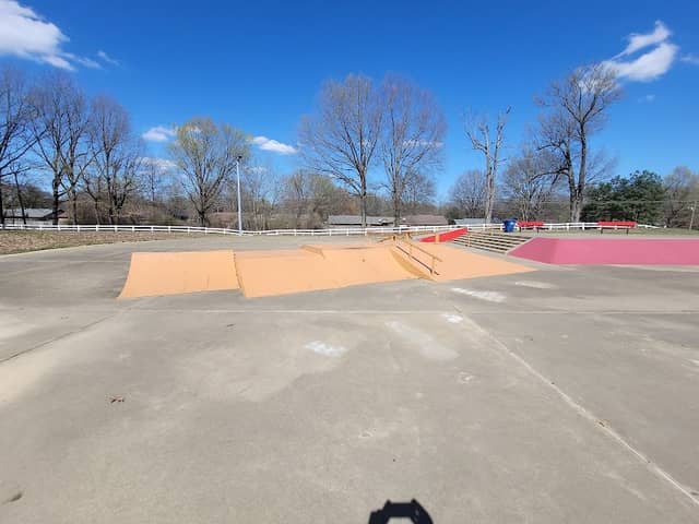 Latimer Lakes Skate Park - Image 1