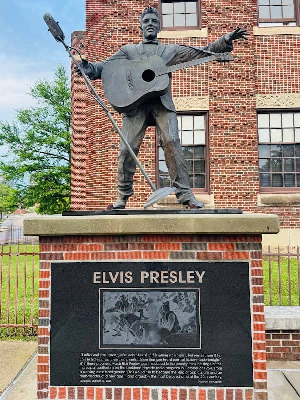 Elvis Presley Statue - Image 1