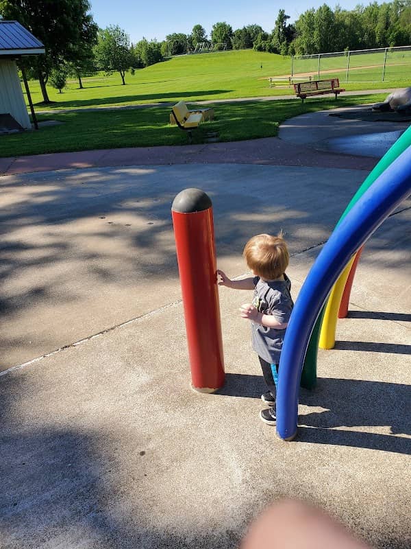 Pineway Ponds Park - Image 1