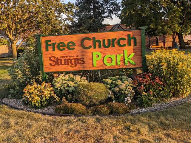 Free Church Park - Image 1