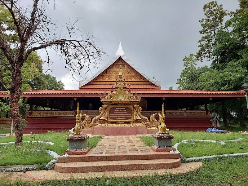 Wat Ratchakhiri Hiranyaram (Chao Mae Guan Yin Yok Khao) - Image 1