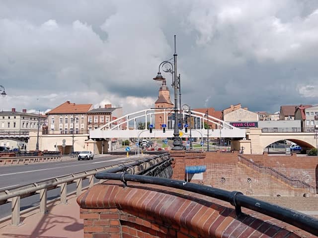 LATARNIE NA MOŚCIE - Image 1