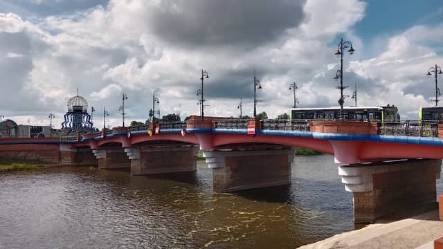 LATARNIE NA MOŚCIE - Image 2