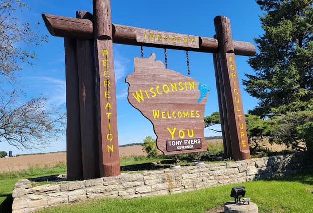 Wisconsin Welcomes You Sign - Image 1