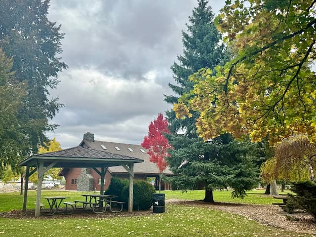 Riverside Park - Image 2