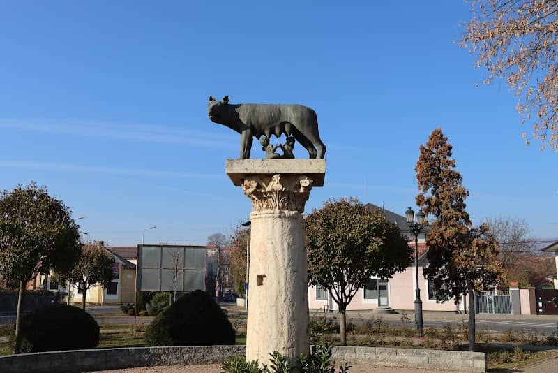 Lupa Capitolina Statue - Image 1