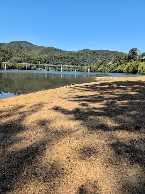 Batteau Beach at Hinton Landing - Image 2