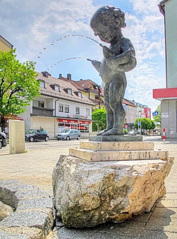 Brunnenfigur "Brunnenbuberl" - Image 1