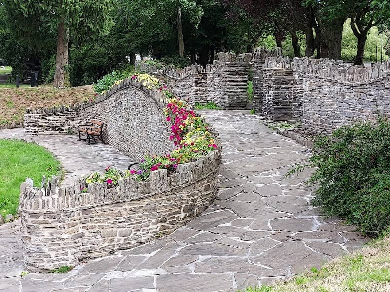 Pontypridd sunken garden - Image 2