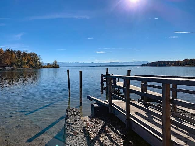 Aussichtspunkt mit Sitzgelegenheit am Starnberger See - Image 1