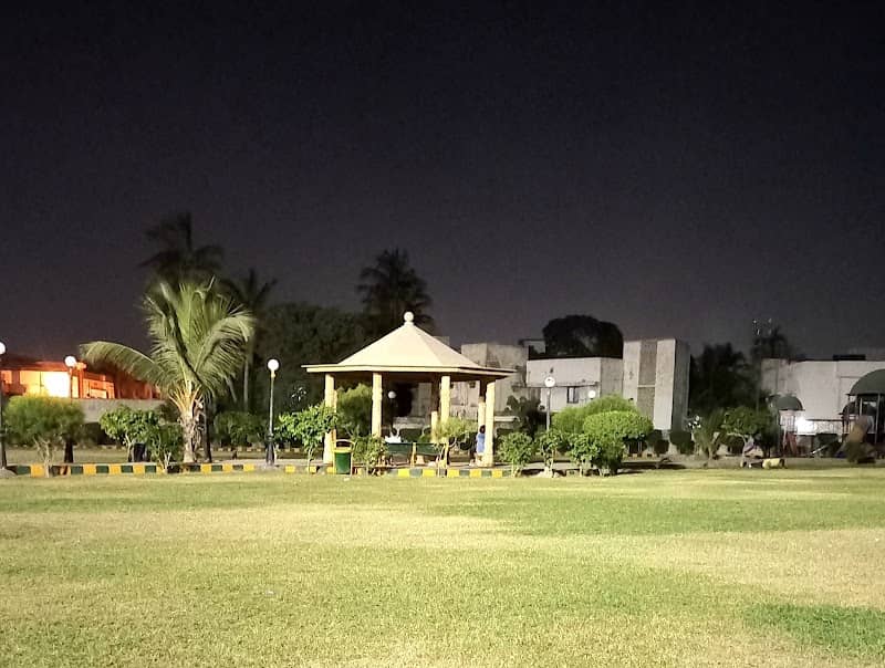 Florence Family Park - Image 1