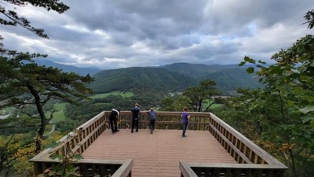 Seneca Rocks Observation deck - Image 2