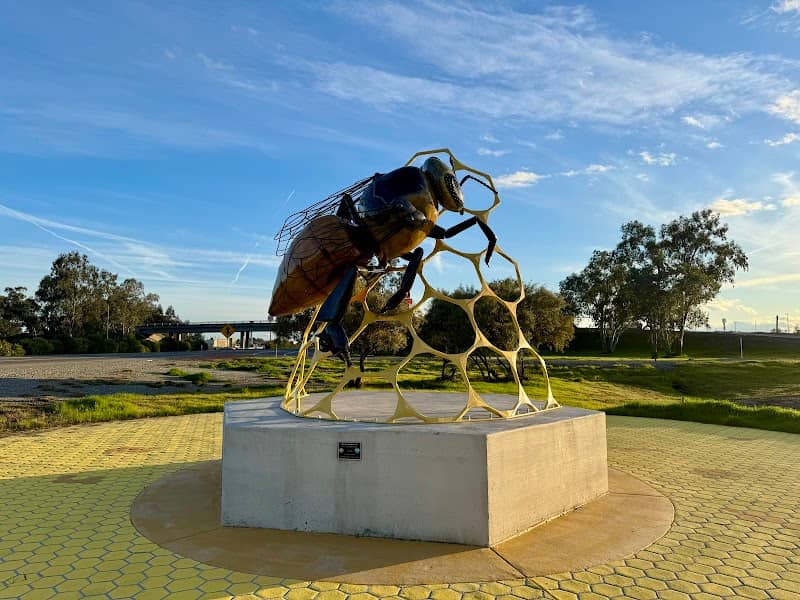 Honey Bee Sculpture - Image 2