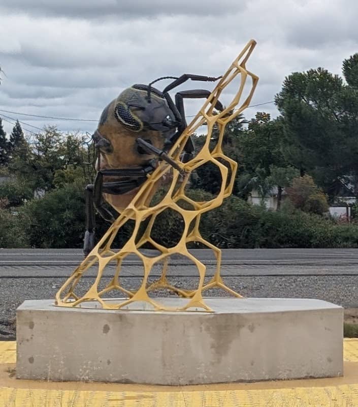 Honey Bee Sculpture - Image 1
