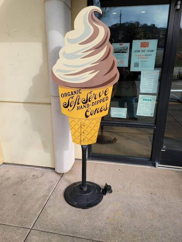 Large ice cream cone sign - Image 1