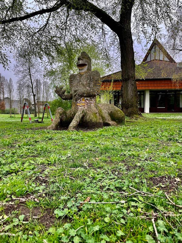 statue - Image 2