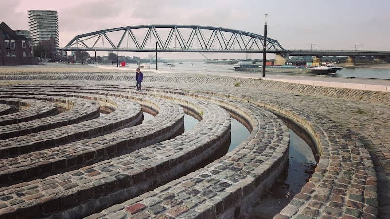 The Labyrinth, artwork - Image 2