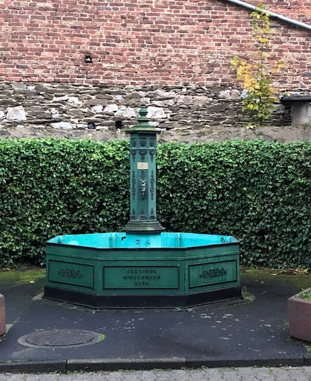 Gusseiserner Laufbrunnen - Image 1
