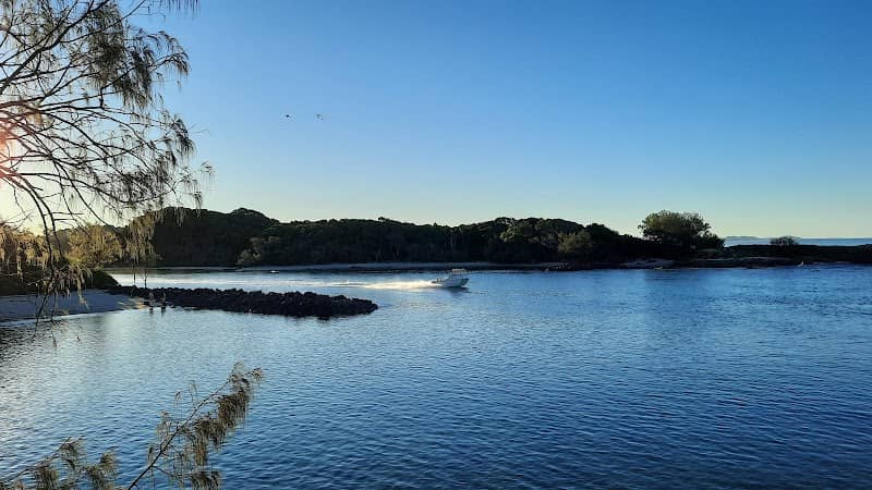 Southern Breakwater walk - Image 1