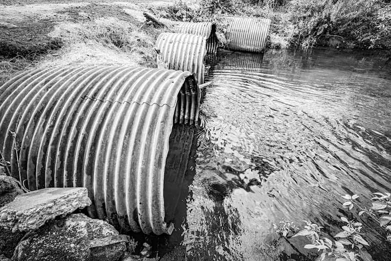 Four Pipes - Image 1