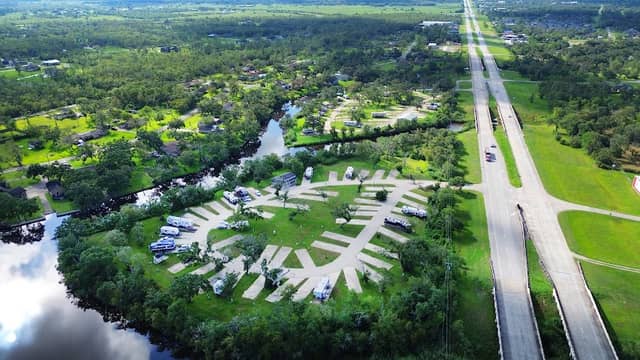 Bayou Oaks RV Park by QRV - Image 2