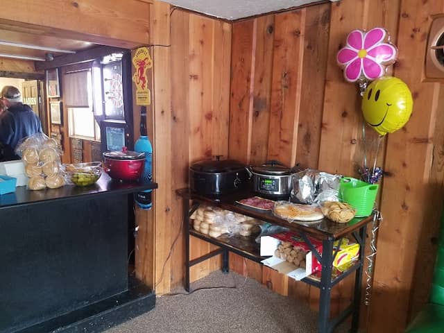 Hoozels Bar - Image 1