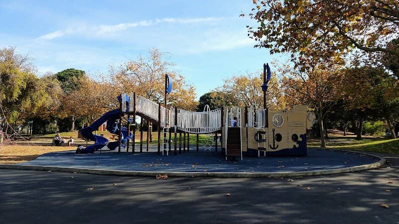 Commodore Park - Image 1