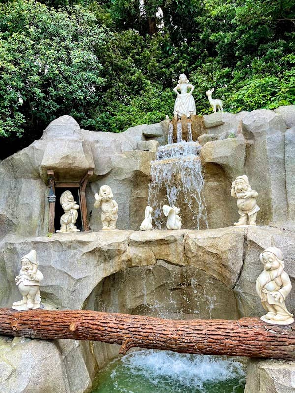 Snow White's Wishing Well - Image 3