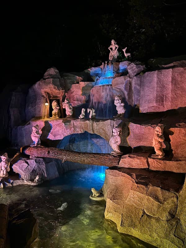 Snow White's Wishing Well - Image 1