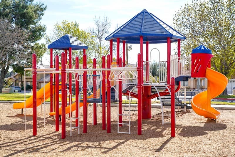 Flores Park - Image 1