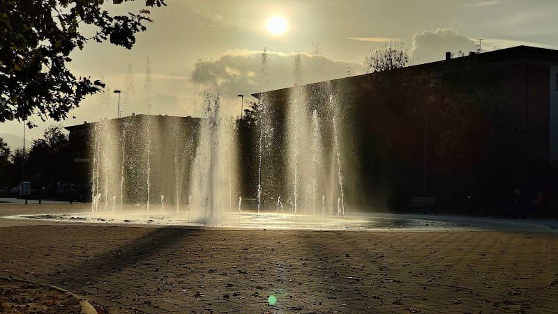 Piazza con Fontana - Image 1