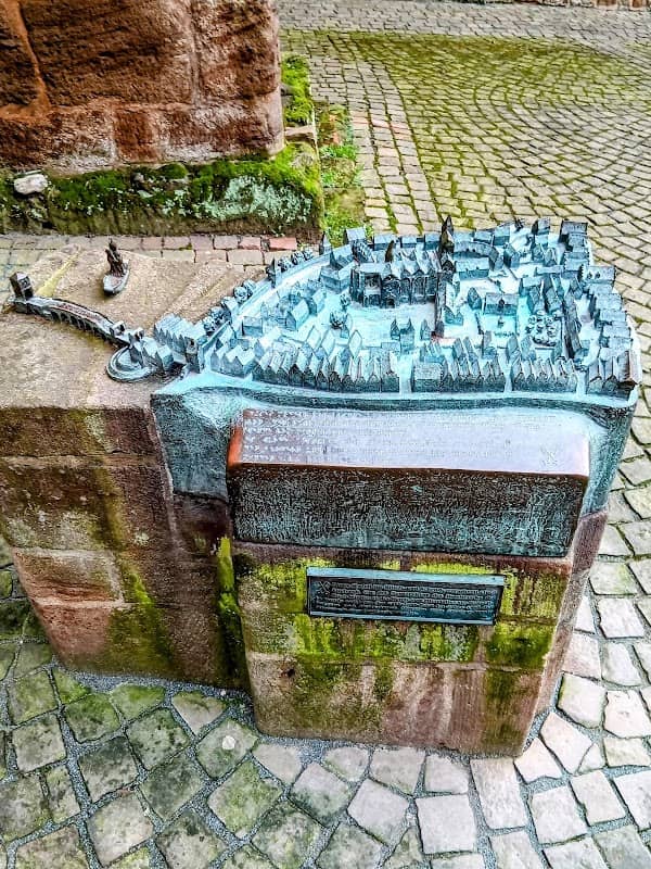 Bronzemodell der Stadt - Image 1