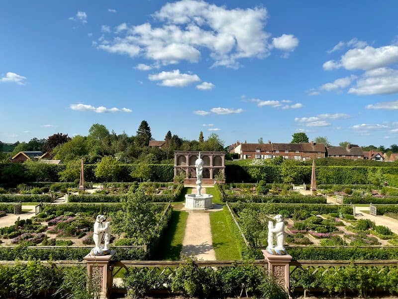 Kenilworth Castle and Elizabethan Garden - Image 3
